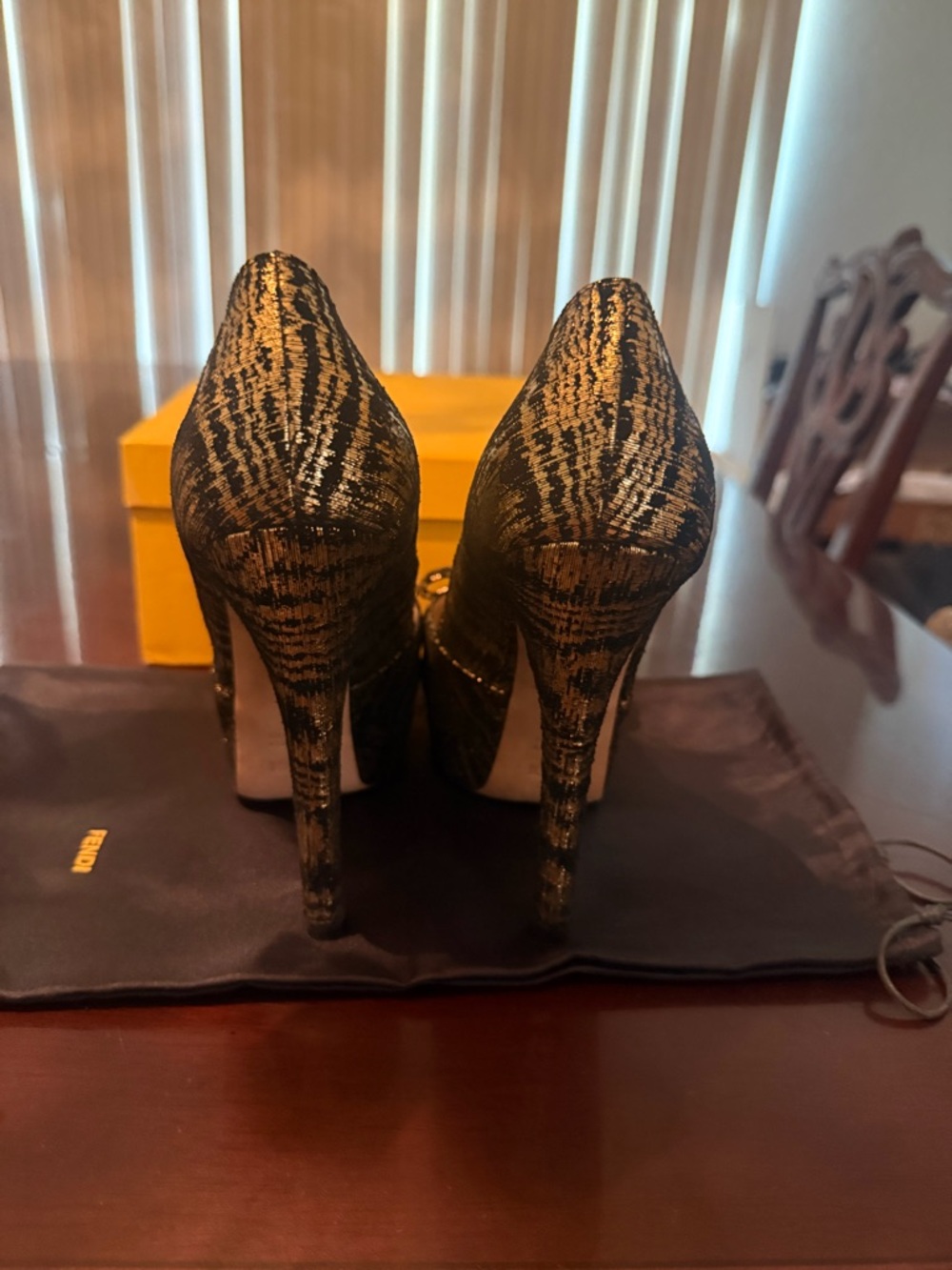 Fendi Spuntata Bow Pump - Picture 4 of 4